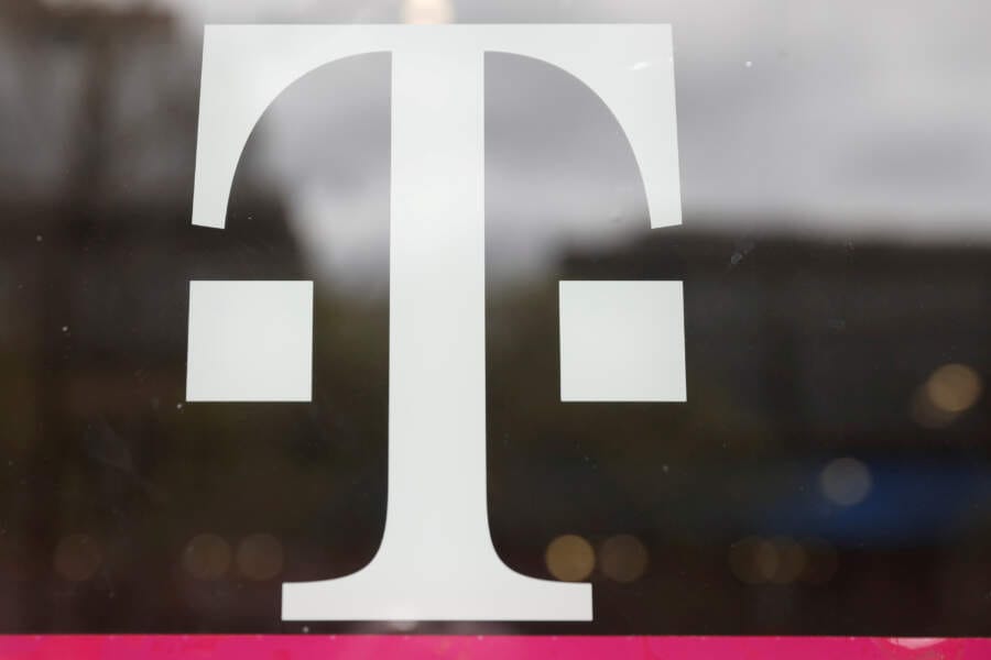 Polish regulator accuses T-Mobile of misleading advertising