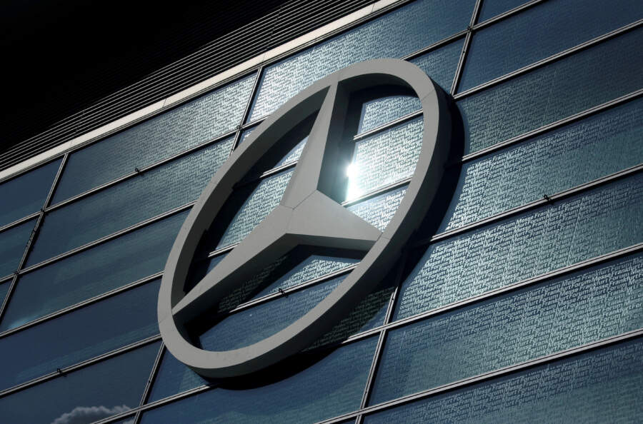 Mercedes-Benz to buy back up to 4 billion euros in shares by 2025