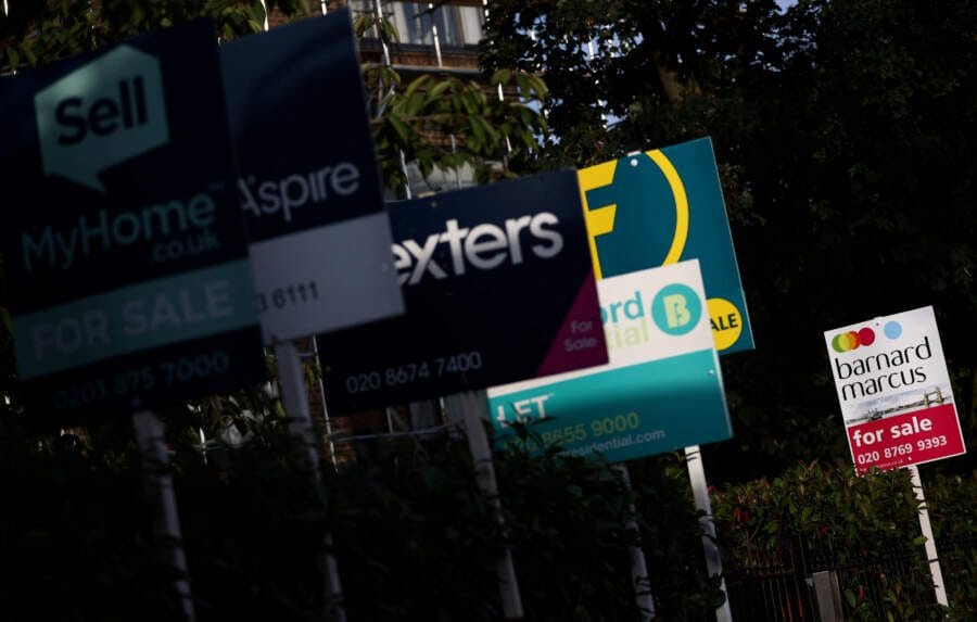 Analysis-Spasms in UK mortgage market spell pain for homeowners, economy