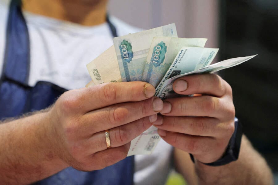 Rouble strengthens towards 96 vs dollar after emergency rate hike