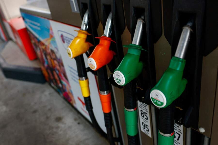 French retailers E-Leclerc and Carrefour say they will sell fuel at cost
