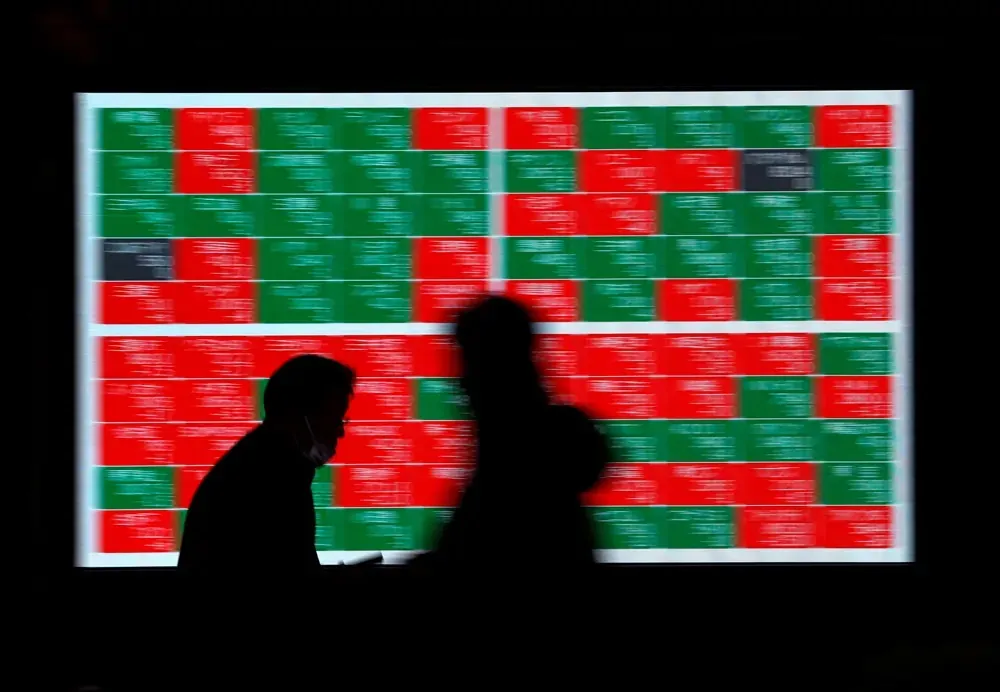 Stocks rise slightly as oil cools; Treasury yields touch 4-month high