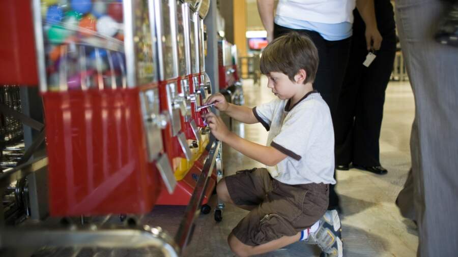How to Start a Vending Machine Business