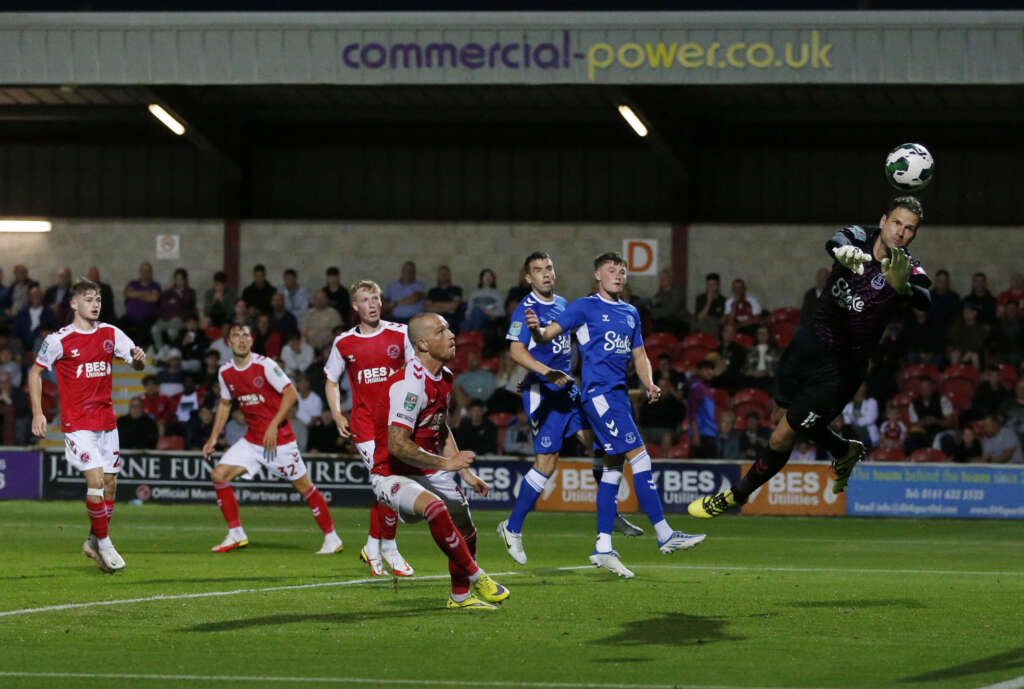 Soccer-Everton edge Fleetwood in League Cup for first win of season, Fulham out