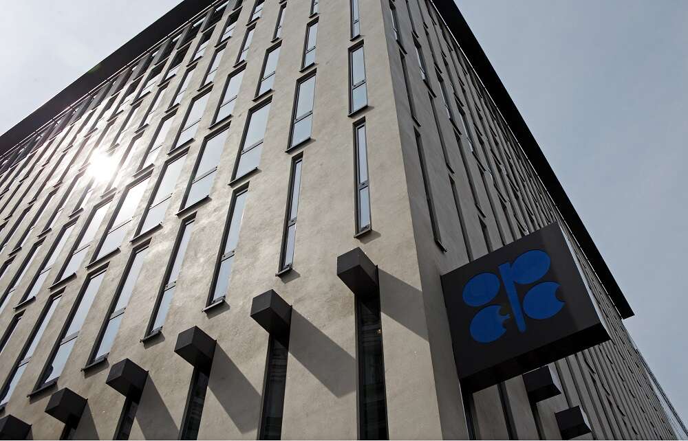 Oil rises on prospect of OPEC+ supply cut
