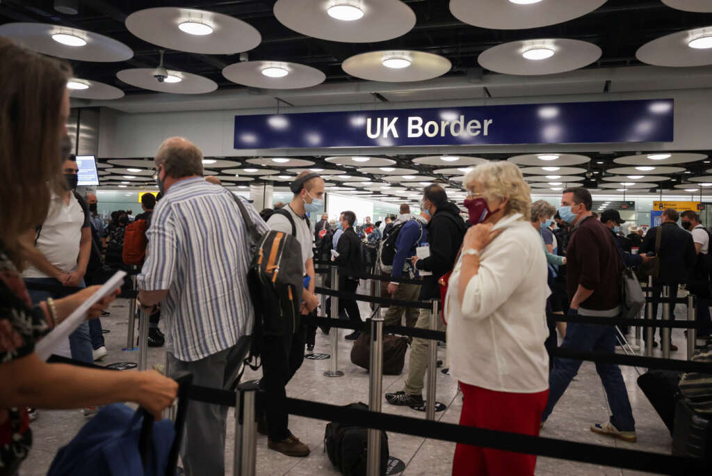 UK airports face Christmas disruption as border staff to strike