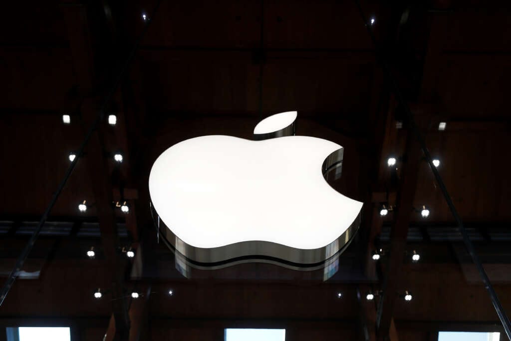 French environmentalists file complaint against Apple for wasteful practices