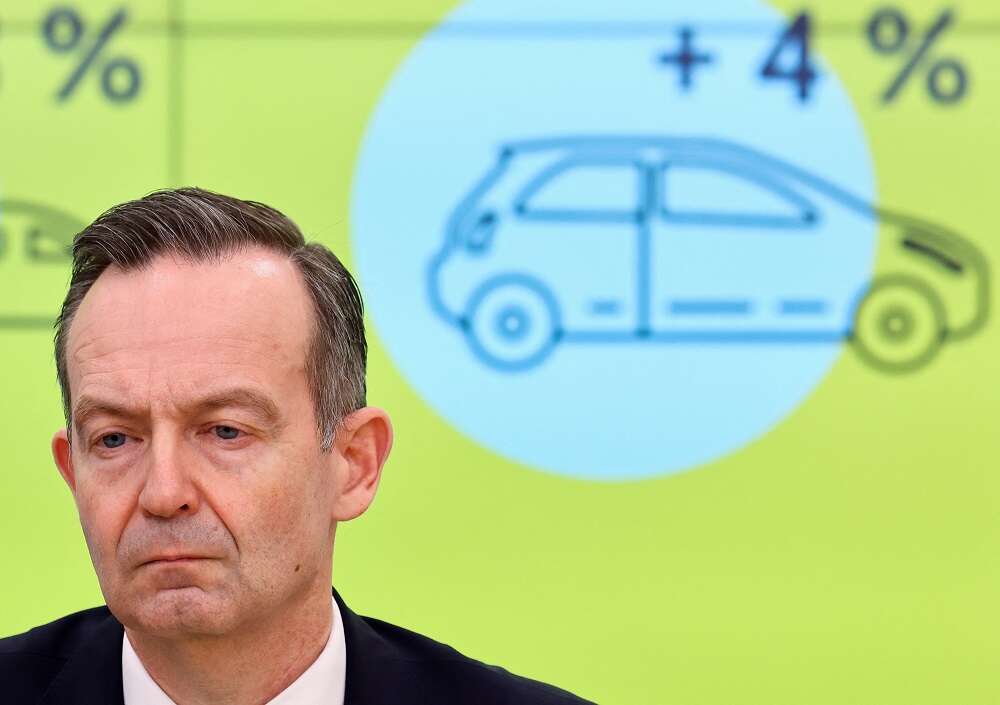 German minister says ‘on right track’ to solving CO2-emitting car row