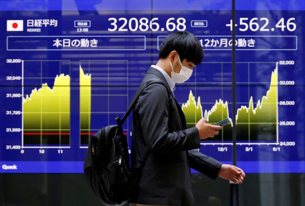 Asia shares lifted by Fed pause bets; China real estate retreats