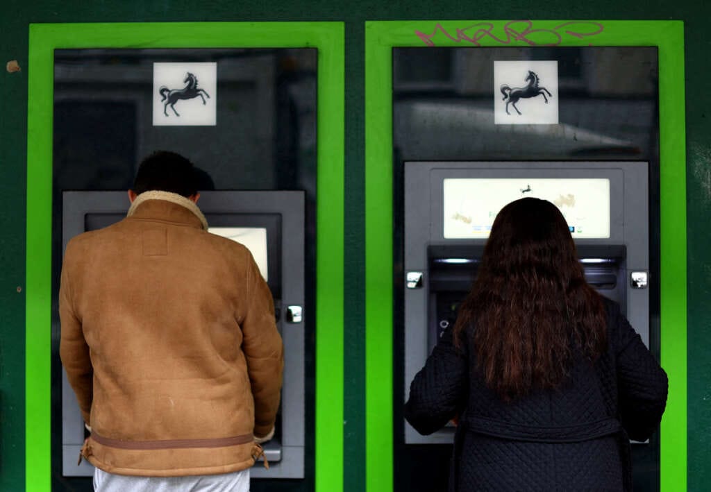 Britain makes access to fee-free cash machine a legal right