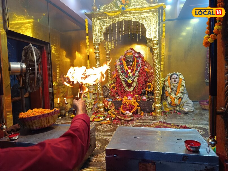पटना काली मंदिर में हुई आरती की एक फ़ोटो।