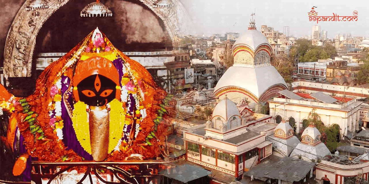 कालीघाट मन्दिर के भीतर माँ काली की प्रतिष्ठित मूर्ति के और मन्दिर के बाहरी दृश्य के फ��टो सहित एक चित्र।