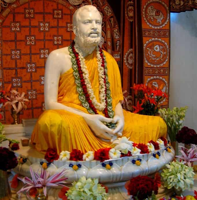 An image of Sri Ramakrishna's statue at Dakshineshwar Kali Temple.