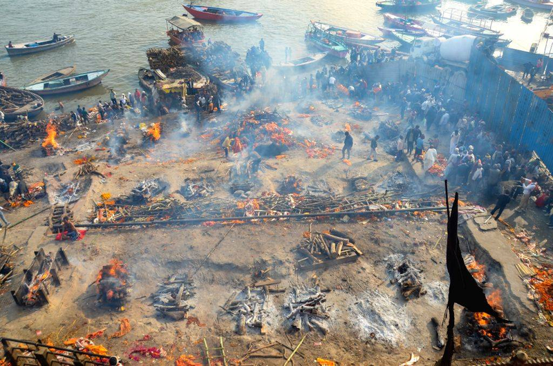 वाराणसी के मणिकर्णिका घाट की एक फ़ोटो।