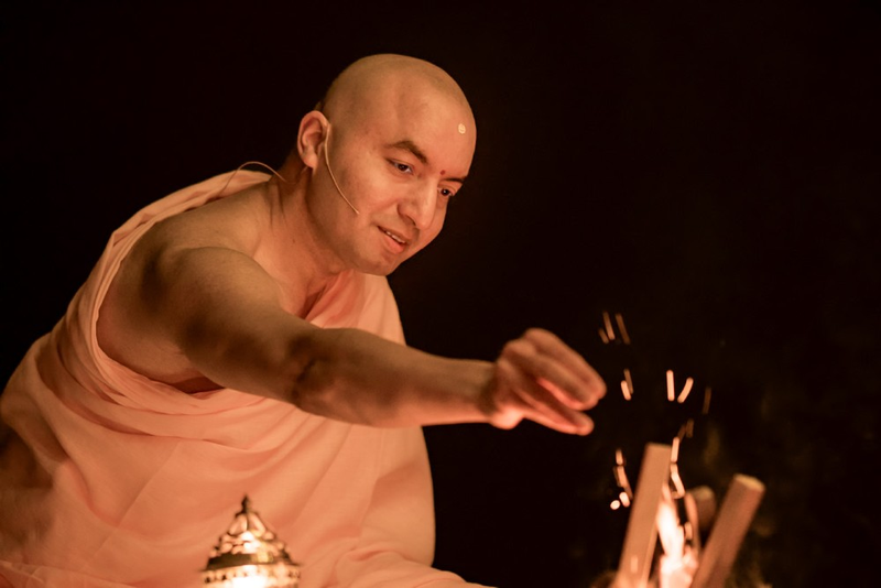 A photo of Himalayan monk Om Swami making an offering to the sacred fire.
