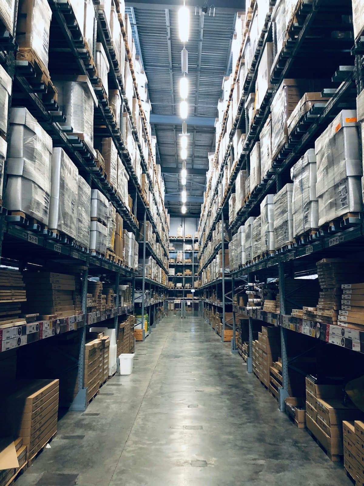 Amazon seller managing returns and tracking profit analytics