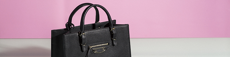 Leather bag as an anniversary gift