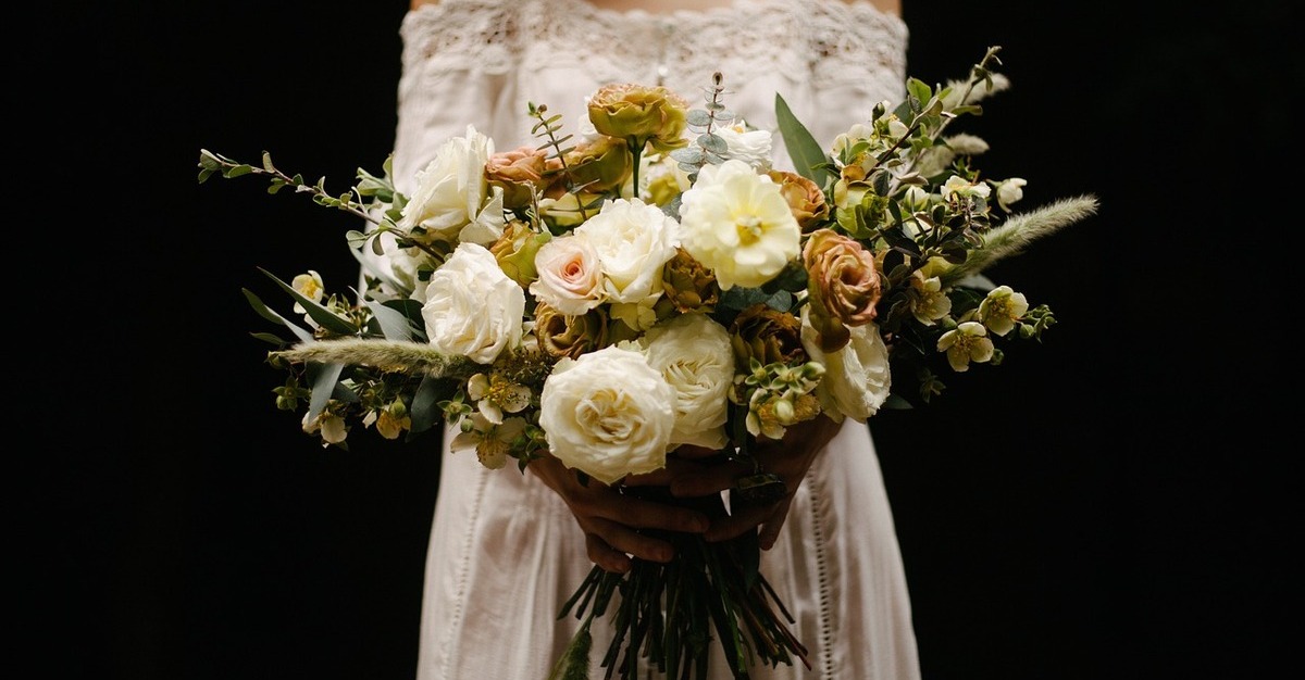 The Rise of Earthy Tones in Floral Design: How Natural Colours Are Shaping 2025