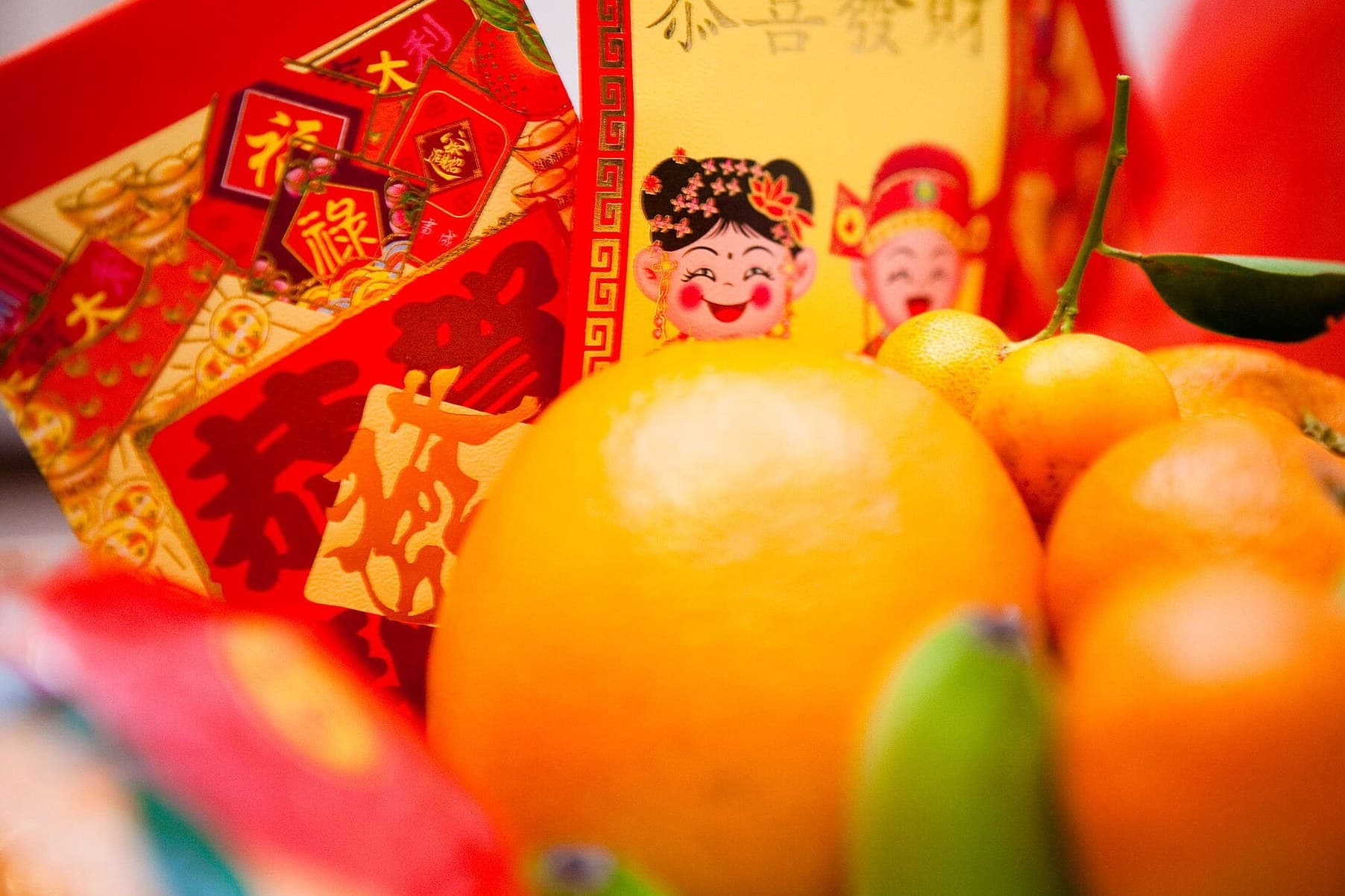 Mandarins with red envelopes for Chinese New Year