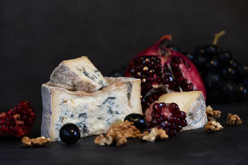 Gorgonzola Cheese: Health Benefits and Adverse Effects
